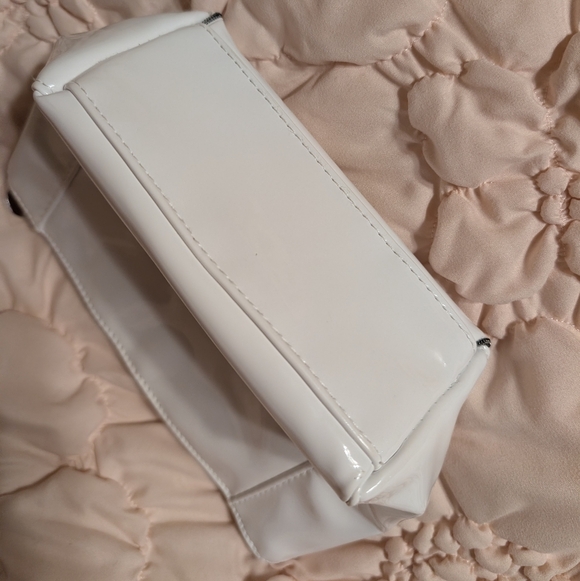 YSL Beaute White Shiny Cosmetic Bag - Picture 4 of 6